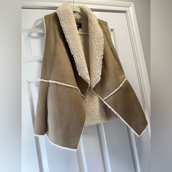 By and By | Vest Faux Fur And Polyester with pockets. Size M - Picture 6 of 6